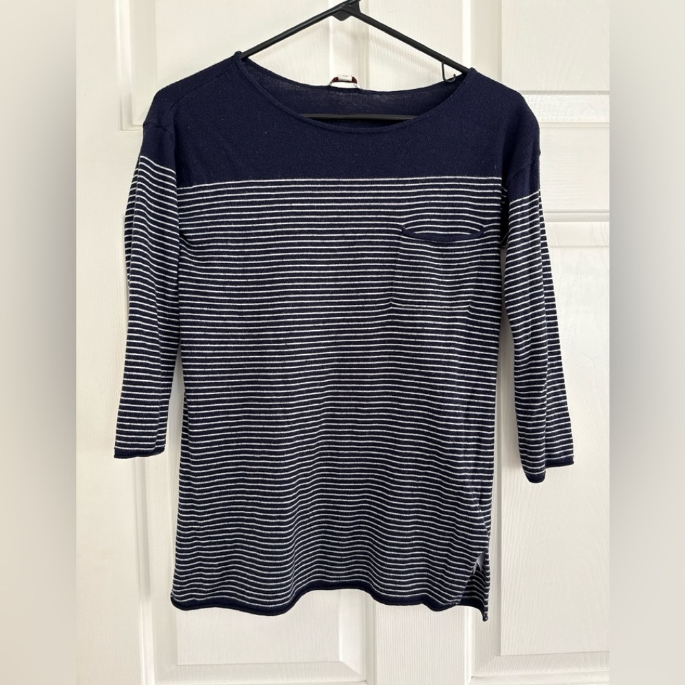 GAP Navy & White Striped Lightweight Knit Top – XS
